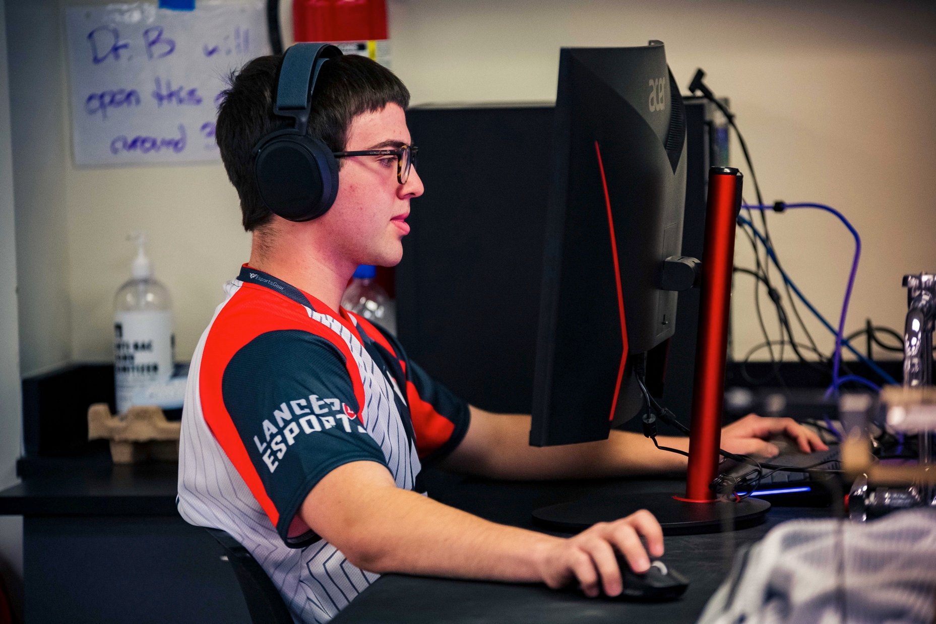 E-Sports 11 17 2022-75 - 02